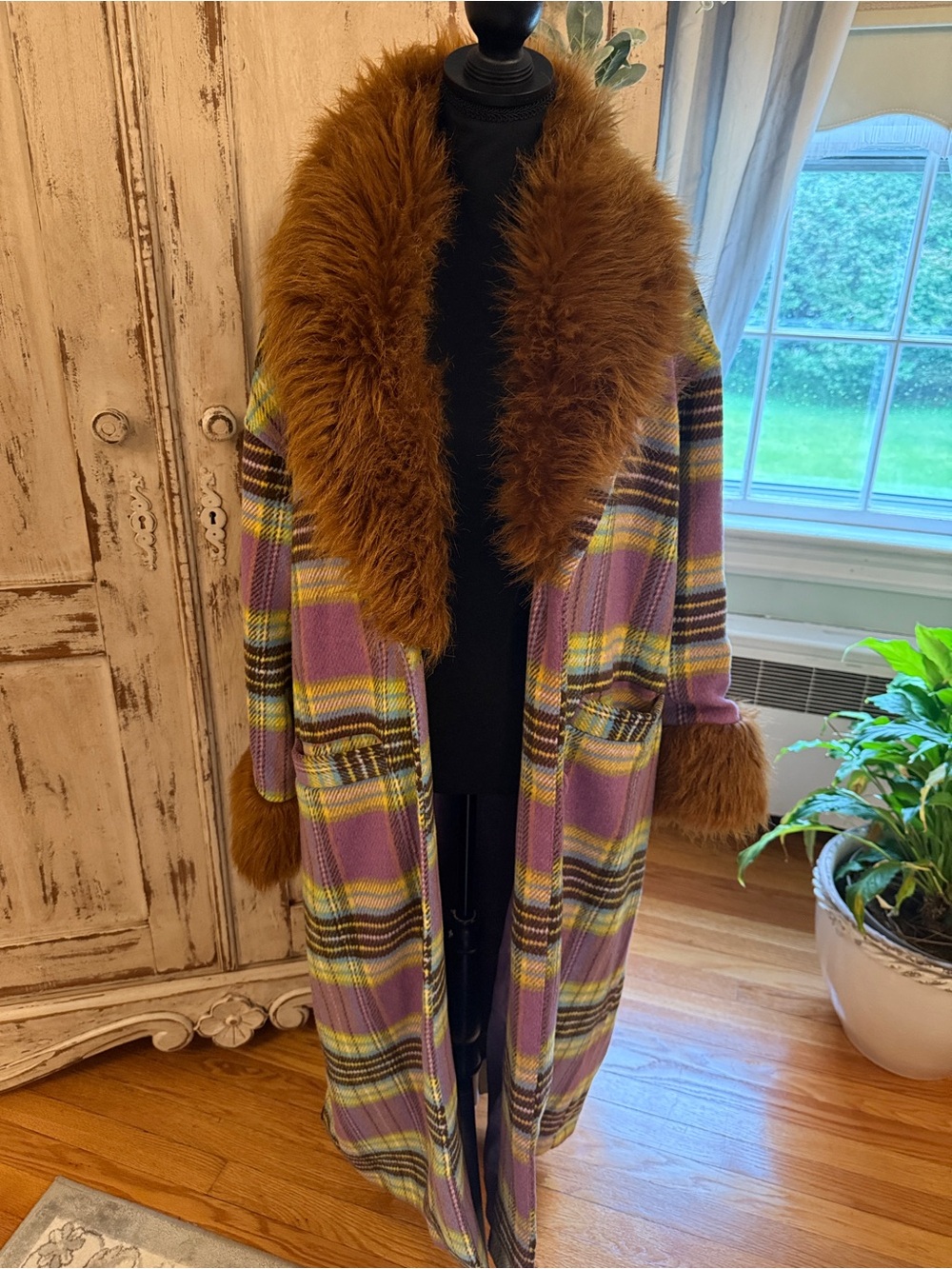 Nasty Gal Penny Lane plaid maxi coat with detachable faux fur collar. Size 8 - Picture 2 of 11